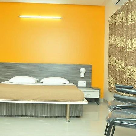 Sandesh Resort Wai Exterior photo